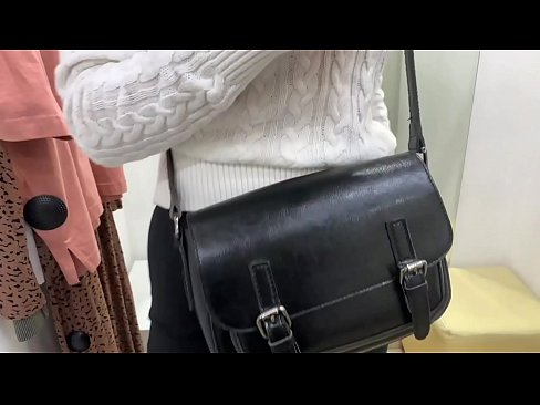 ❤️ Masturbasyona giştî ya keçika ciwan FeralBerry bi dilopek li jûreya fitarê ❤️❌  Sex li ku.cbddeluxe.top